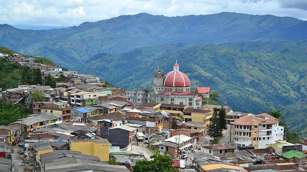 Detonaron explosivos y comenzaron a pelear

 – Tinta clara