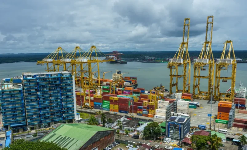 Disparar en incertidumbres por la mitad es el negocio de la zona libre Buenaventura; Advierten sobre los pagadores de contenedores

 – Tinta clara