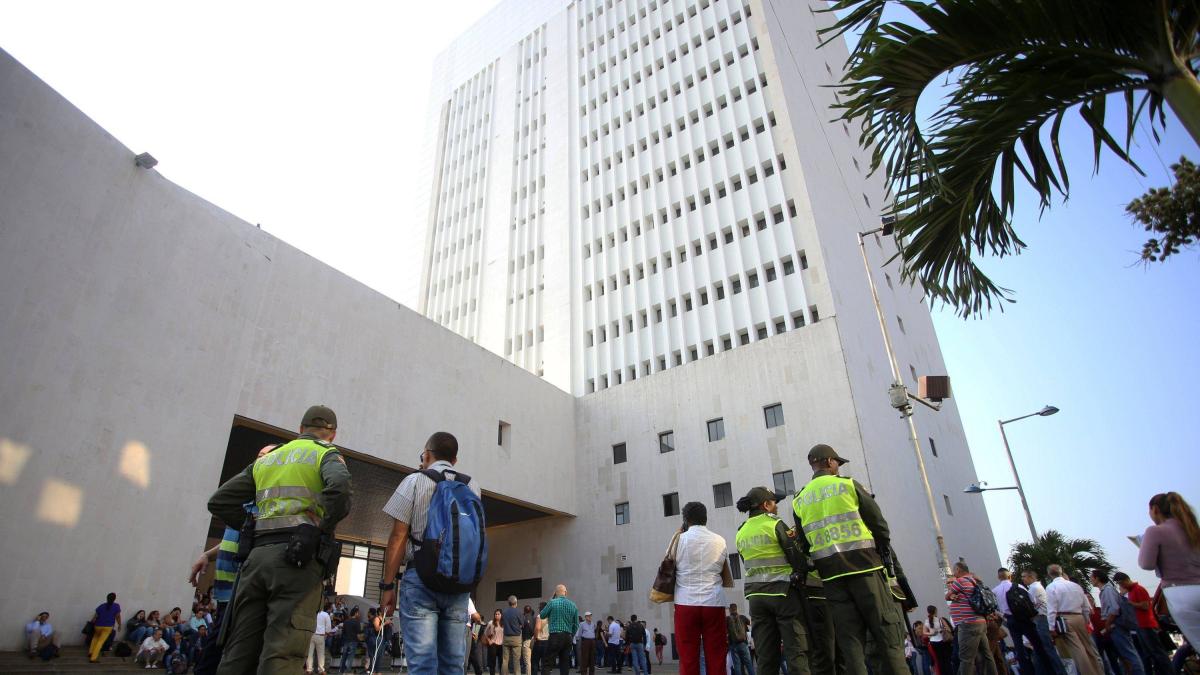 Pánico en el Palacio de Justicia de Cali

 – Tinta clara