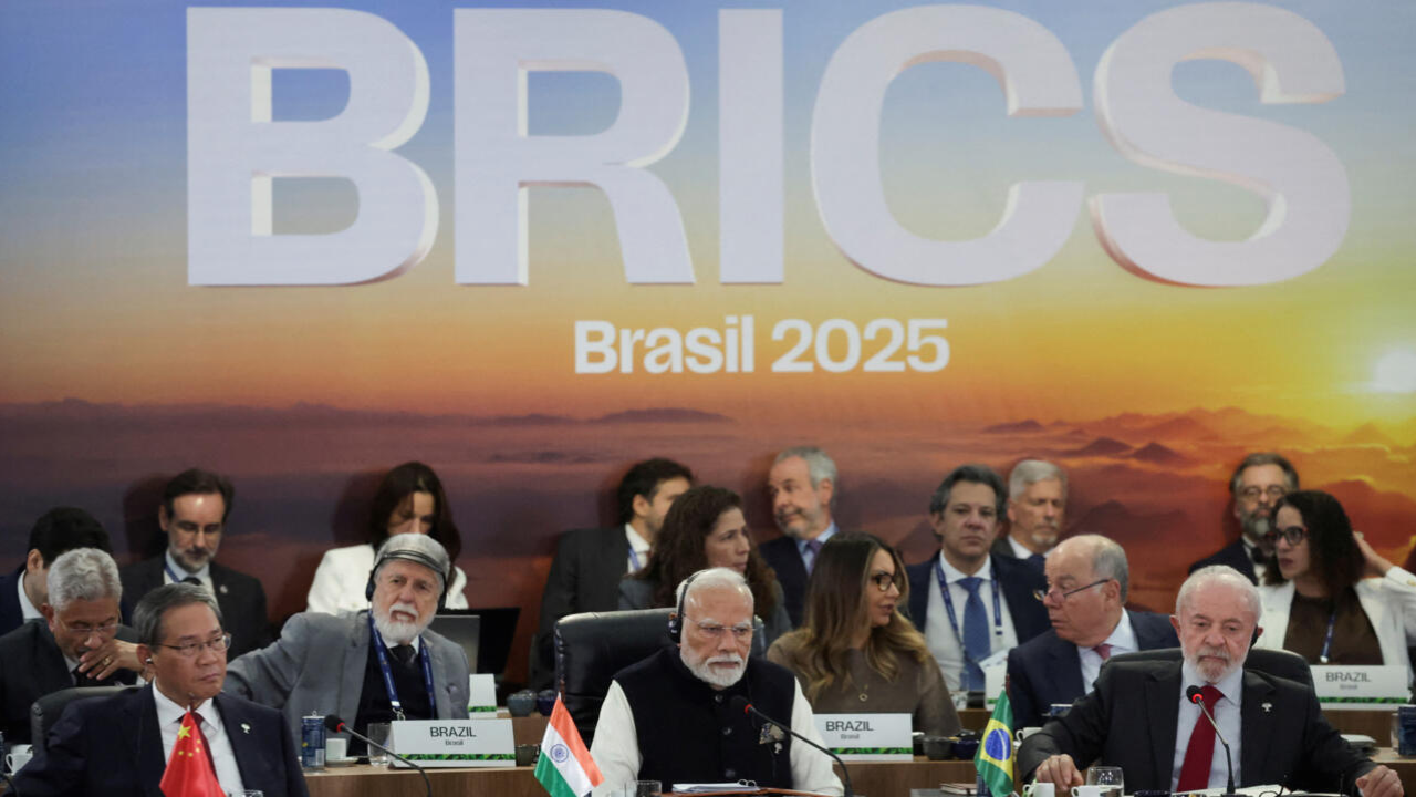Trump amenaza a los brics con aranceles para «proteger el dólar» – 

 – Tinta clara