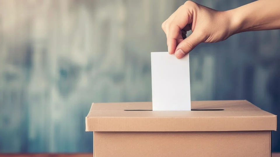 Reino Unido busca voto de 16 – 

 – Tinta clara