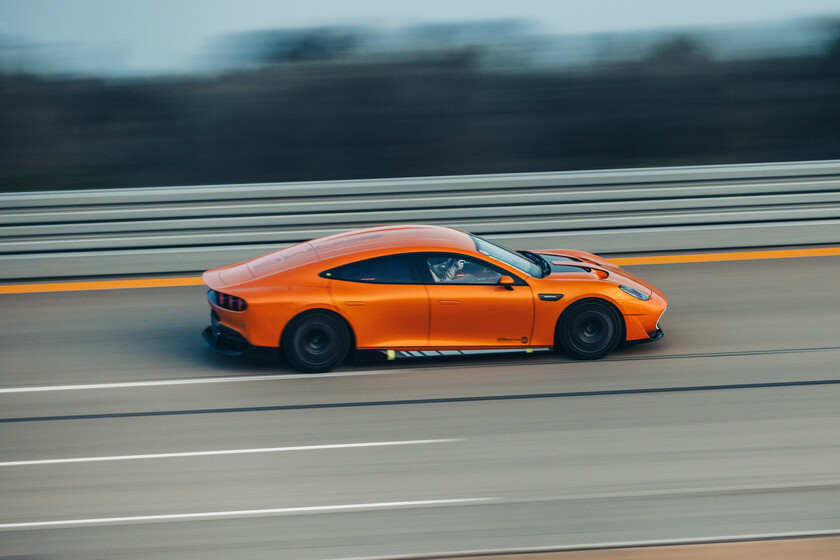 El concepto Mercedes AMG GT XX es el Mercedes C111 del futuro. Y para demostrarlo, ha cambiado alrededor de 300 km/h

 – Tinta clara