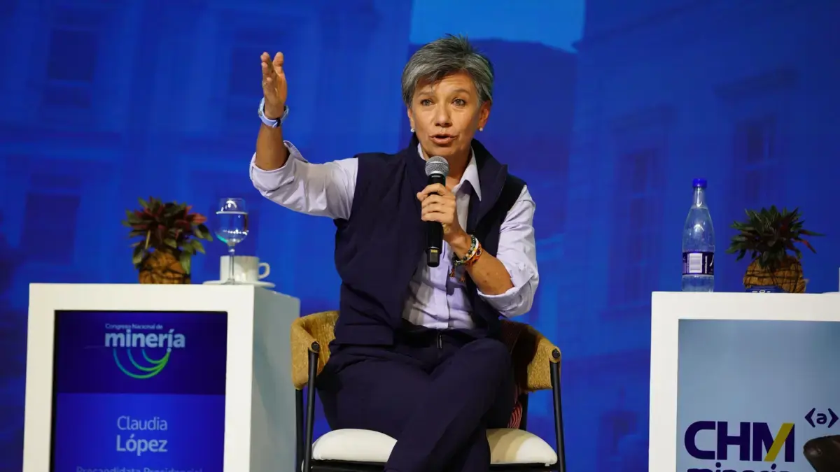 Claudia López durante el Congreso minero en Cartaageni

 – Tinta clara