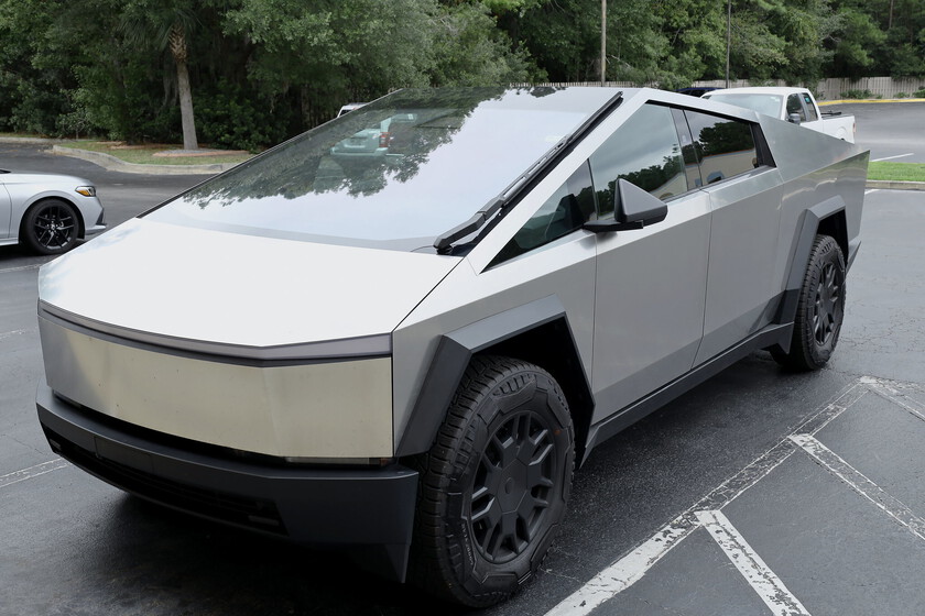 Dejó su Tesla Cybertruck enchufado y se fue de vacaciones. Dos semanas después, el vehículo ya no se encendió

 – Tinta clara