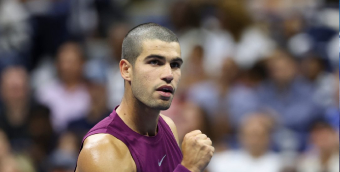 Alcaraz pasa a los octavos del US Open con un susto en la rodilla

 – Tinta clara
