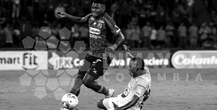 El fan se va contra RESTREPO y los jugadores

 – Tinta clara