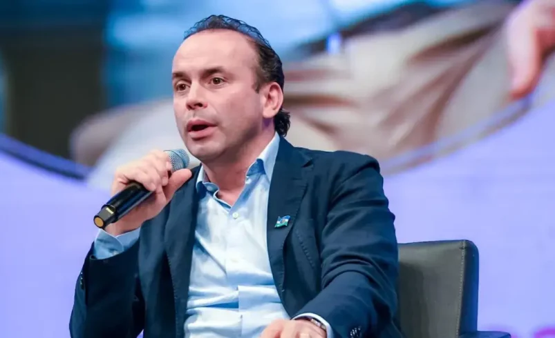 El alcalde Alejandro Eder reestructura su gabinete con el fin de acelerar la recuperación de Cali y aumentar el plan de ‘invertir para crecer’

 – Tinta clara