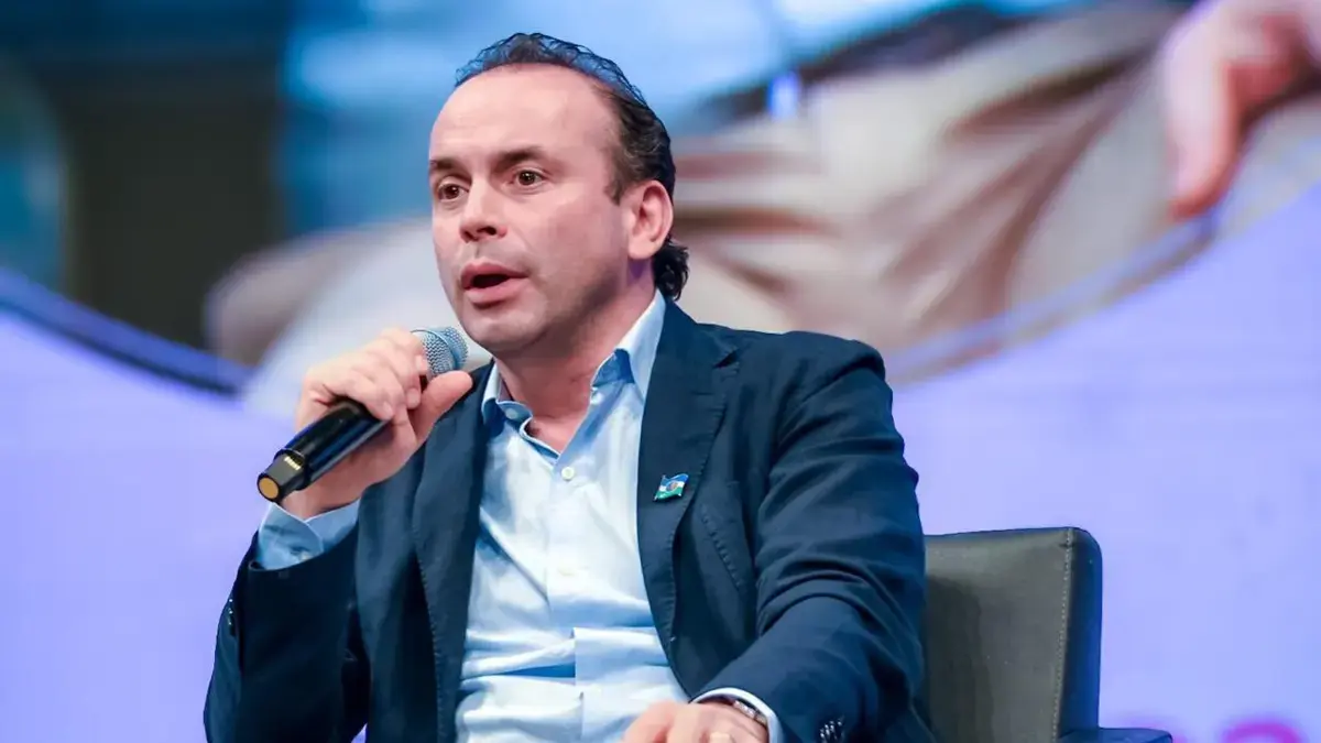 El alcalde Alejandro Eder reestructura su gabinete con el fin de acelerar la recuperación de Cali y aumentar el plan de ‘invertir para crecer’

 – Tinta clara