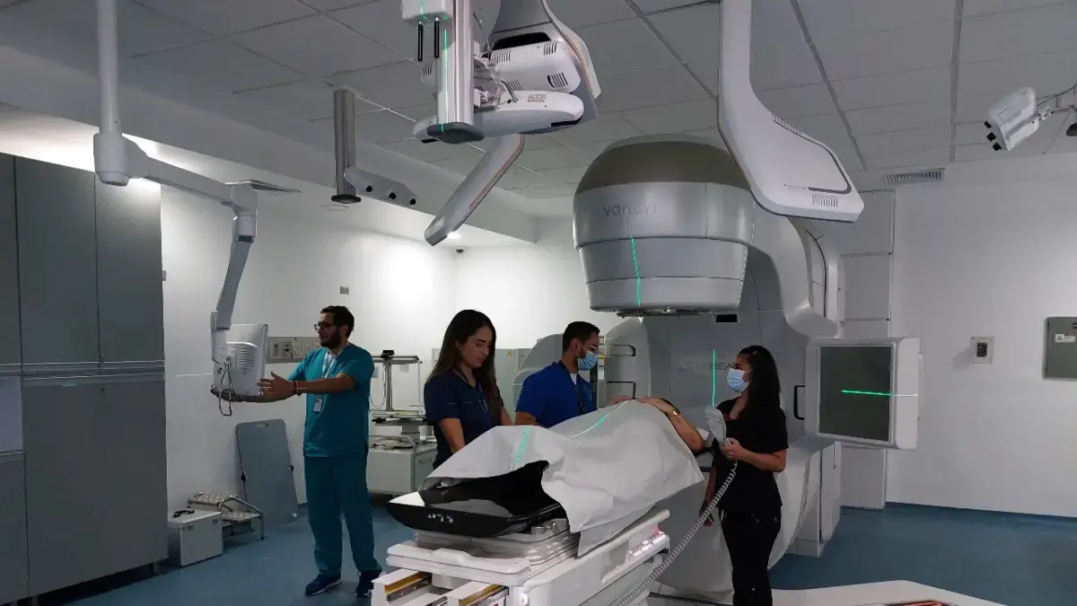 En Bucaramanga crean un nuevo sistema de radioterapia que, según los expertos, serán menos sesiones y de manera más eficiente: esta es la tecnología

 – Tinta clara