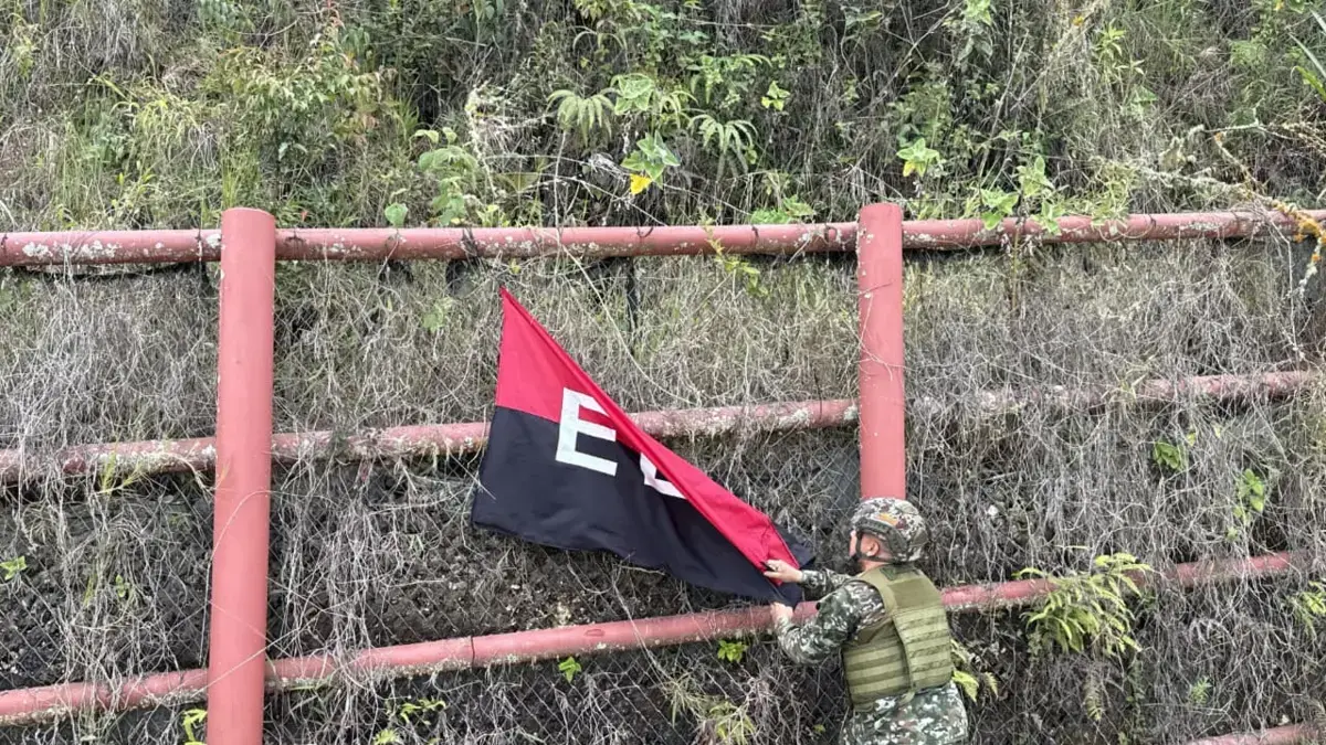 La nueva bandera de Eln aparece en otra área del municipio a pesar de la fuerte operación desplegada por el ejército

 – Tinta clara