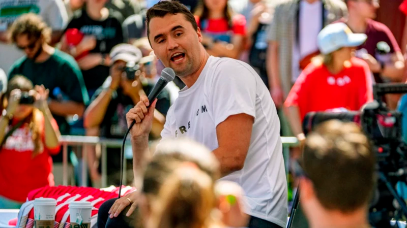 Charlie Kirk, activista conservador y aliado de Trump, asesinato en un evento universitario en Utah – 

 – Tinta clara