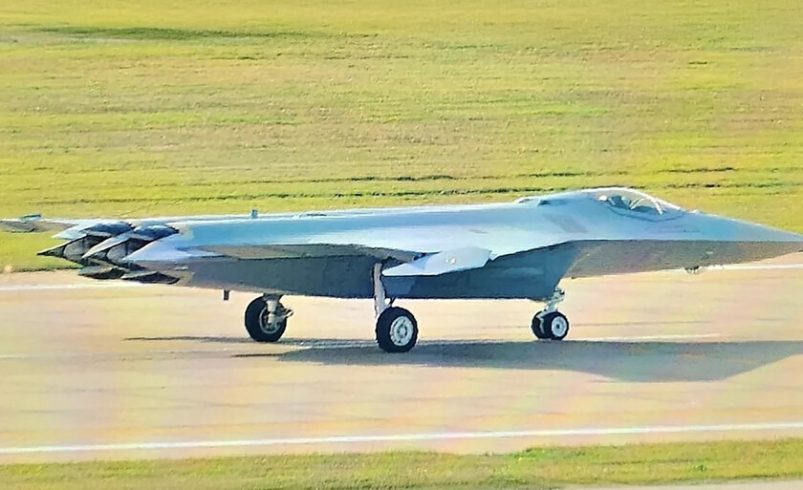Creíamos que el J-20 era la gran joya furtiva de Beijing. Las nuevas imágenes del J-50 muestran que había algo más en el desarrollo

 – Tinta clara