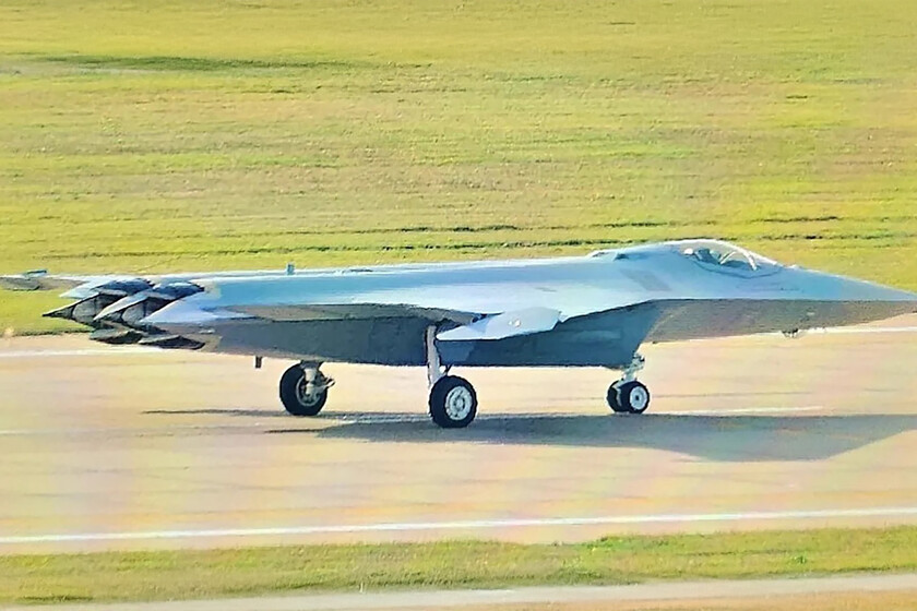 Creíamos que el J-20 era la gran joya furtiva de Beijing. Las nuevas imágenes del J-50 muestran que había algo más en el desarrollo

 – Tinta clara