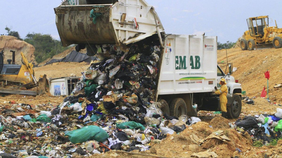 ¿Hay nuevamente la crisis con el vertedero de El Carrasco? 14 años ya han convertido una falta de cierre del lugar, ahora se produce más basura

 – Tinta clara