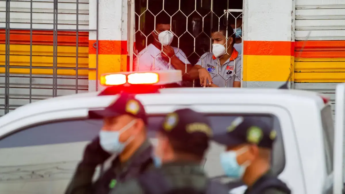 Las autoridades investigan las razones de la pelea

 – Tinta clara