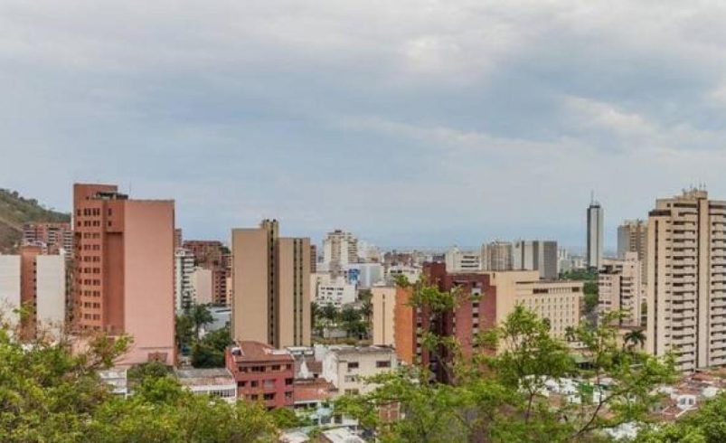 Lanzan un explosivo en el este de Cali, sería una granada de fragmentación contra una casa; Habría tres heridos

 – Tinta clara