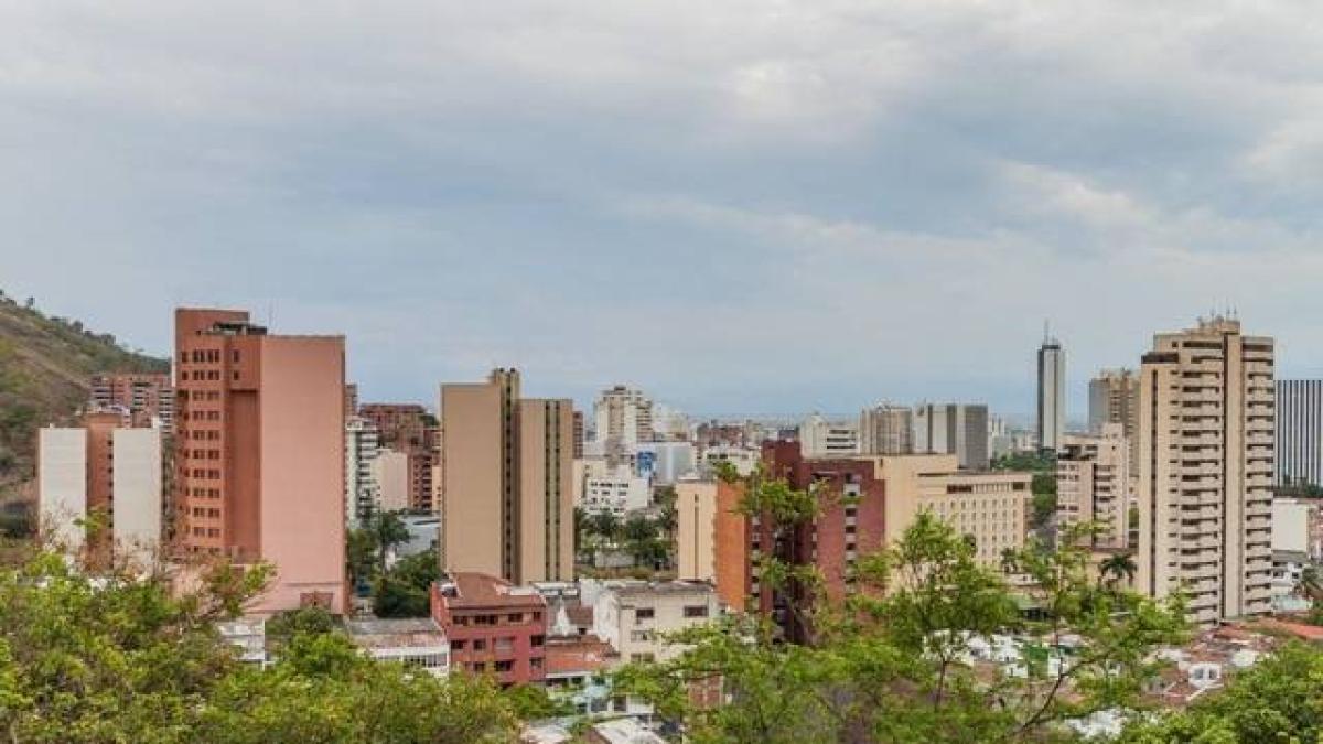 Lanzan un explosivo en el este de Cali, sería una granada de fragmentación contra una casa; Habría tres heridos

 – Tinta clara