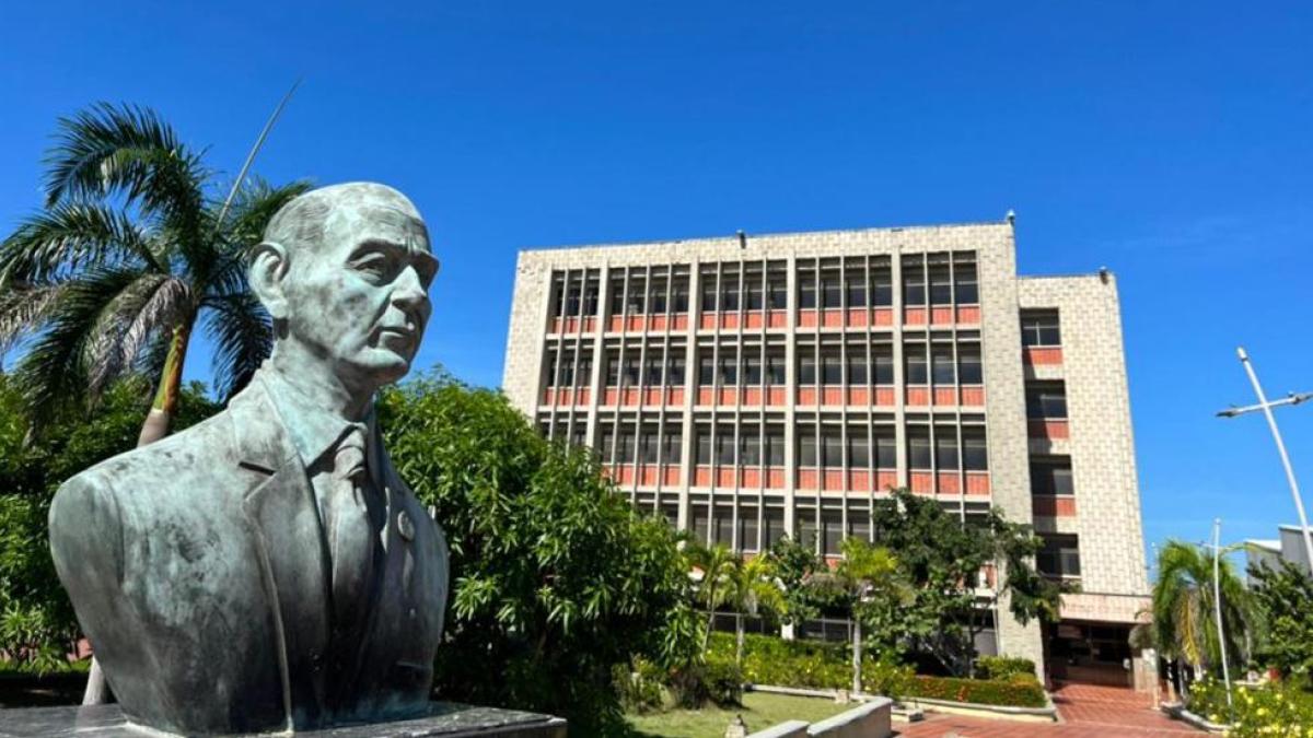 Hoy el Consejo Superior define quién será el nuevo rector de la institución

 – Tinta clara
