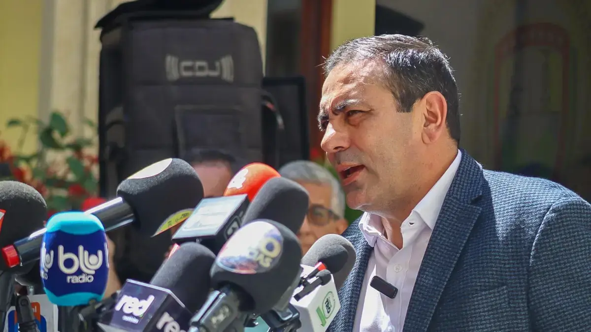 Las amenazas que el gobernador de Santander recibió y denunció

 – Tinta clara