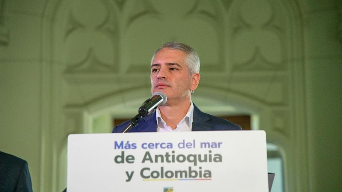 Gobernador de Antioquia, Andrés Rendón, anuncia el Consejo de Seguridad después del ataque contra EPM Energy Tower en Medellín

 – Tinta clara