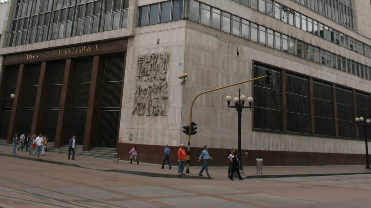 La junta directiva del Banco de la República deja el 9.25% de las tasas de interés y confirma la cancelación de una línea de crédito flexible con el FMI

 – Tinta clara