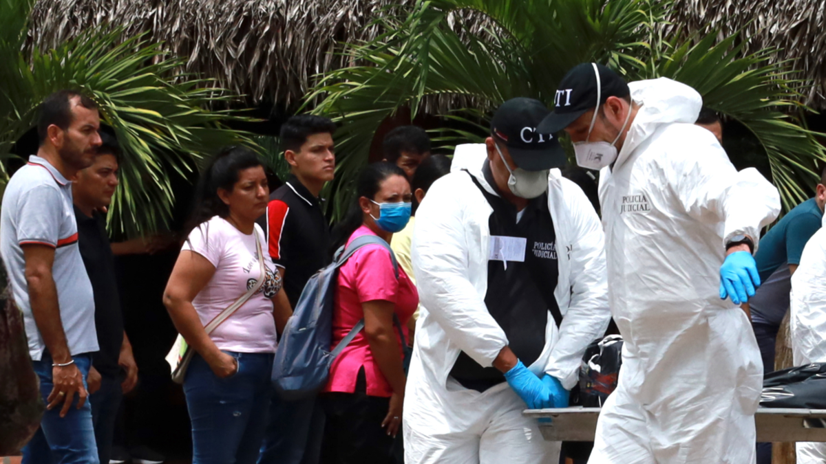 Dos personas habrían sido asesinadas y al menos cinco más resultarían heridas

 – Tinta clara