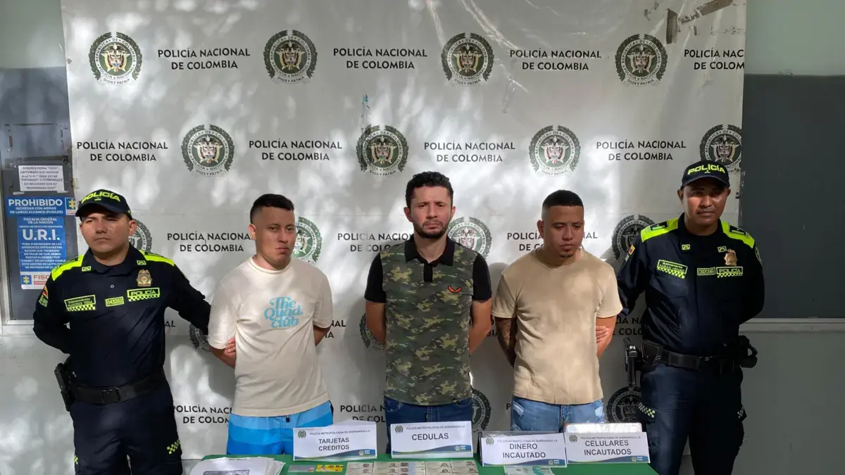 Tenían 54 tarjetas, tarjetas bancarias y tarjetas sim para fraude informático en Barranquilla

 – Tinta clara