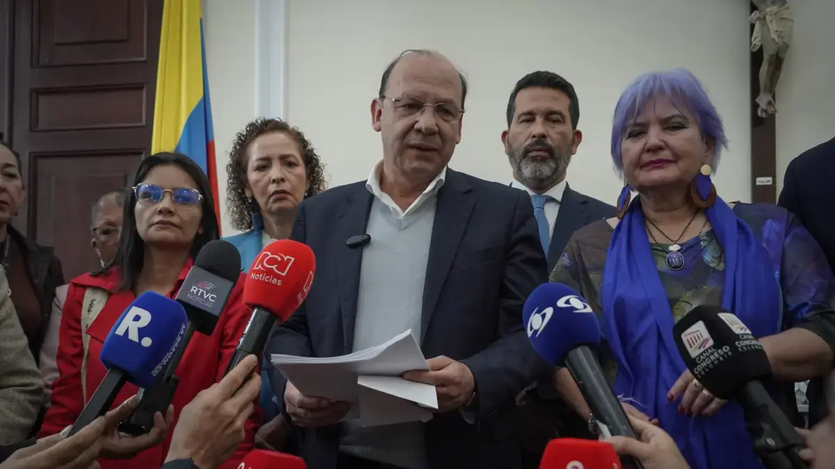 ¿Qué hará el gobierno de Petro si el Congreso no aprueba su tercera reforma fiscal? Esta es una alternativa que estudia al Ministro de Finanzas.

 – Tinta clara