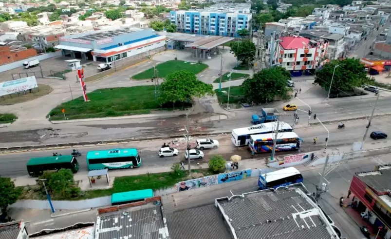Soledad otorga $ 77,536 millones por la rehabilitación de 3.5 km del Circunvalar, clave para la movilidad del área metropolitana de Barranquilla

 – Tinta clara