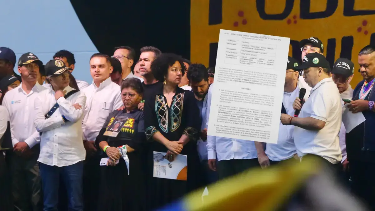 controversia por transferencia de líderes

 – Tinta clara