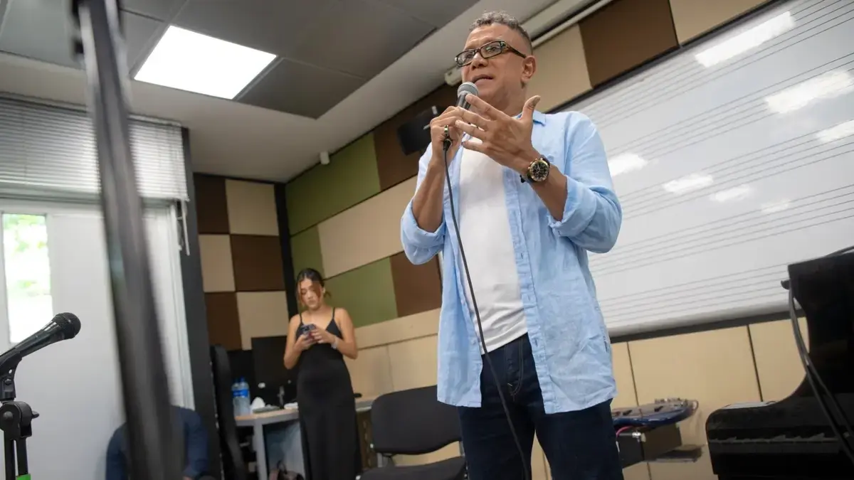 Juan Carlos Coronel, nuevo artista residente de la Universidad de la Universidad de Norte

 – Tinta clara