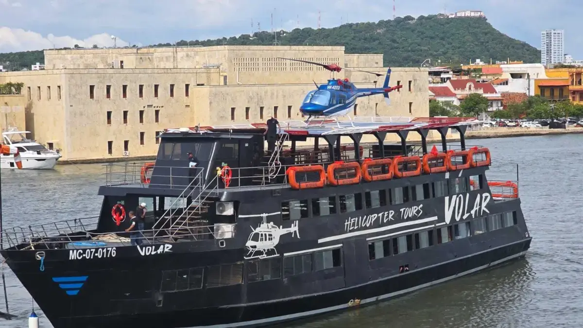 paseo en bote, y luego en helicóptero en la ciudad

 – Tinta clara