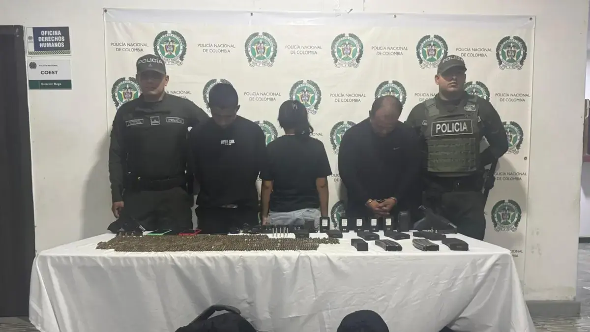 Incautaron material de guerra

 – Tinta clara