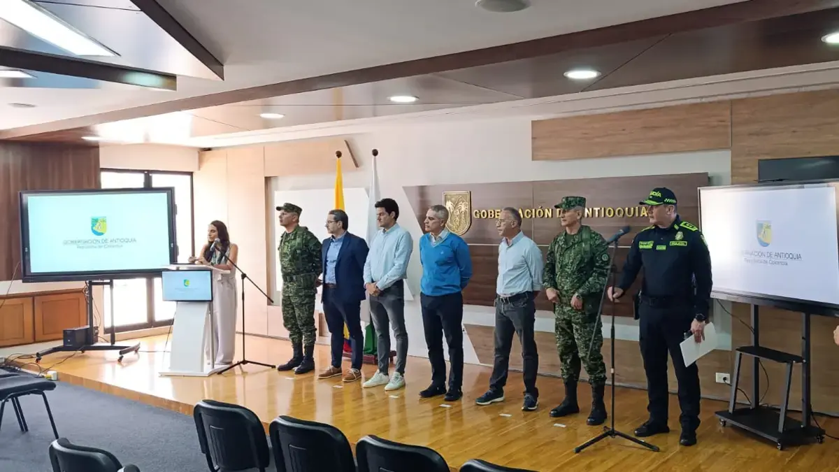 Más de 100 uniformados reforzarán la fuerza en Medellín después del ataque con explosivos a Torre de Energy en Loreto

 – Tinta clara