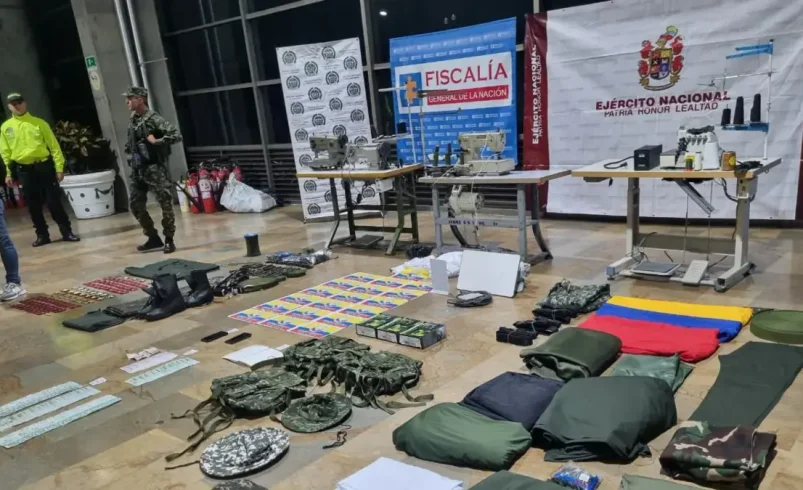 Después de los ataques en Medellín, las autoridades confirman el hallazgo de fábrica uniforme para los disidentes de FARC y la captura del «tío» de alias en funcionamiento

 – Tinta clara