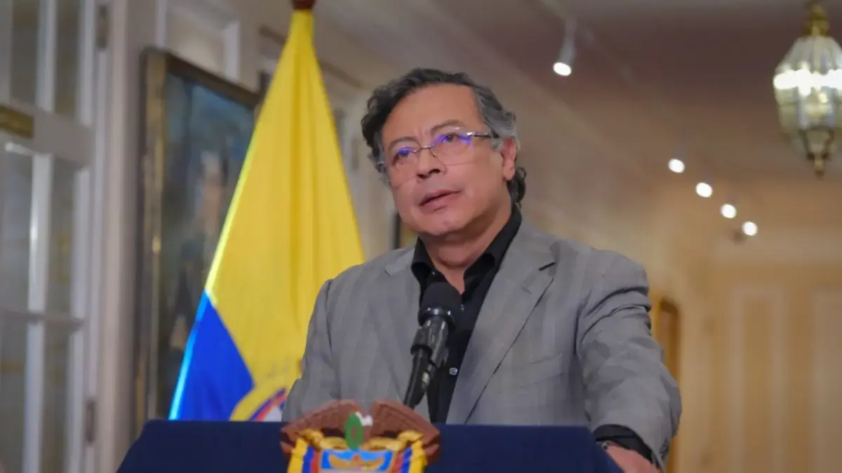 Fedemundios se refirió a la controvertida frase del presidente Gustavo Petro, en la que aseguró que él es el «Jefe de los Alcaldes» del país.

 – Tinta clara