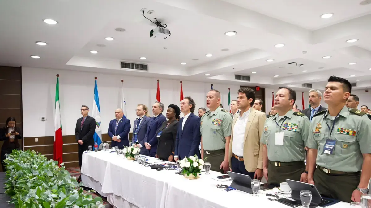 39 delincuentes transnacionales capturados desde que Medellin se basa en Interpo

 – Tinta clara