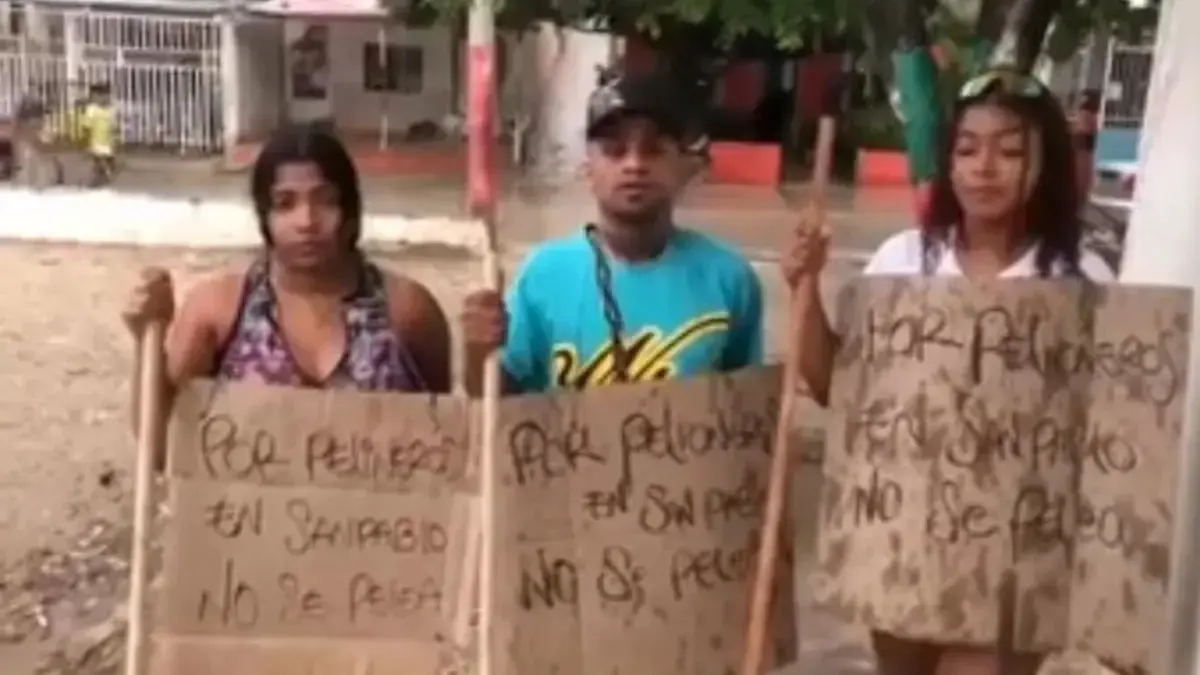El grupo ACSN humilla presunta criminales y en conflicto y los obliga a llevar a cabo el trabajo social

 – Tinta clara