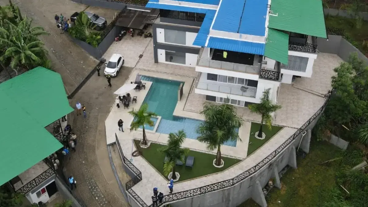 Consecuencias para el invasor de la tierra del tamaño del estadio de Guerrero Pascual: no hubo cambios, sino mansión con jacuzzi y piscina en Cali

 – Tinta clara