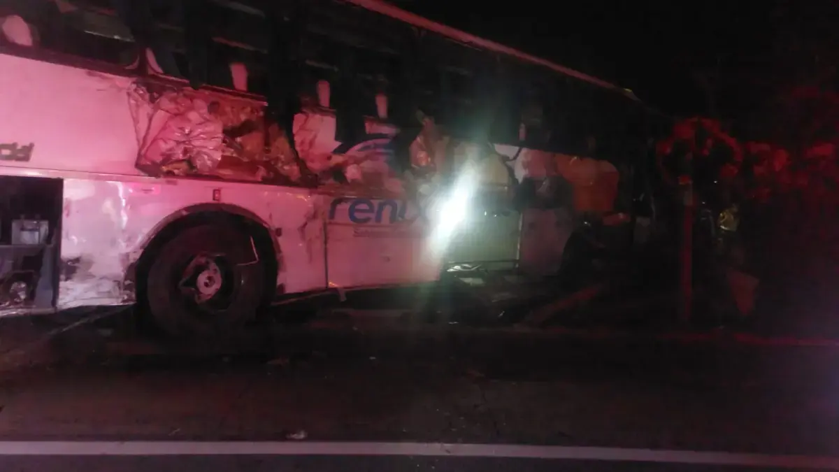 Un muerto y 10 heridos salieron de la carretera de trastorno de la carretera

 – Tinta clara