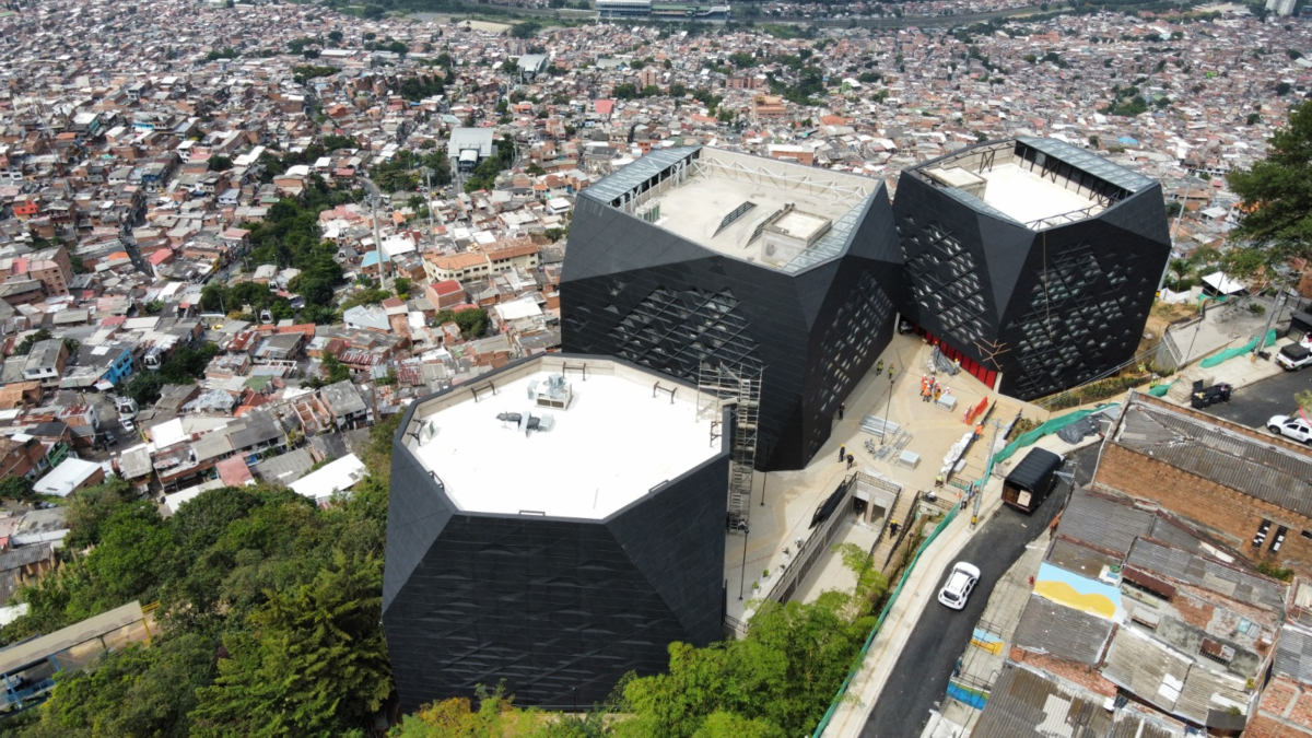 La biblioteca de España ha estado en obras durante casi 20 años y terminaría costando 6 veces m

 – Tinta clara