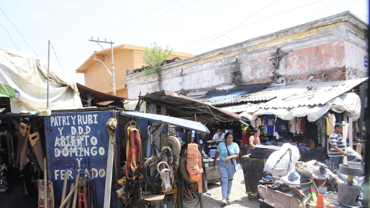 11 muertos y varias personas en la UCI ya están allí para el consumo de licores adulteros en el mercado, avanza las investigaciones

 – Tinta clara
