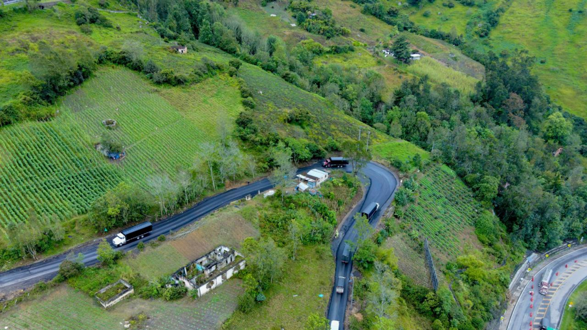 Más 700 mil millones de pesos han perdido su llanura después de 22 días de cierre y restricciones debido al voluminoso deslizamiento de Km 18 del corredor de la carretera

 – Tinta clara
