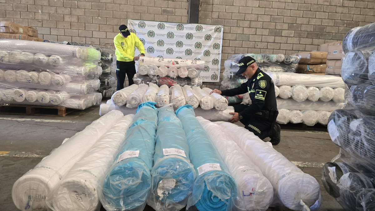 Detienen la mercancía ilegal valorada en más de $ 1.4 mil millones

 – Tinta clara