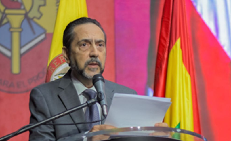 El rector de la Uniautónoma se defiende de las quejas de falsedad en su currículum y recibe el apoyo del Ministerio de Educación

 – Tinta clara