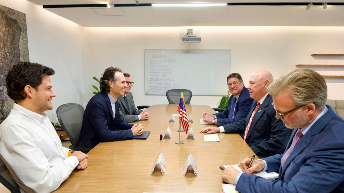 La embajada de los Estados Unidos en Colombia celebró reuniones en Medellín con el Ayuntamiento, Amcham y Proantioquia como parte de su agenda oficial

 – Tinta clara