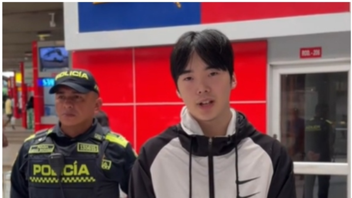 El turista de Corea del Sur denunció que estaba drogado con escopolamina en un autobús intermunicipal hacia Pereira: ‘Por favor, coma esto’

 – Tinta clara