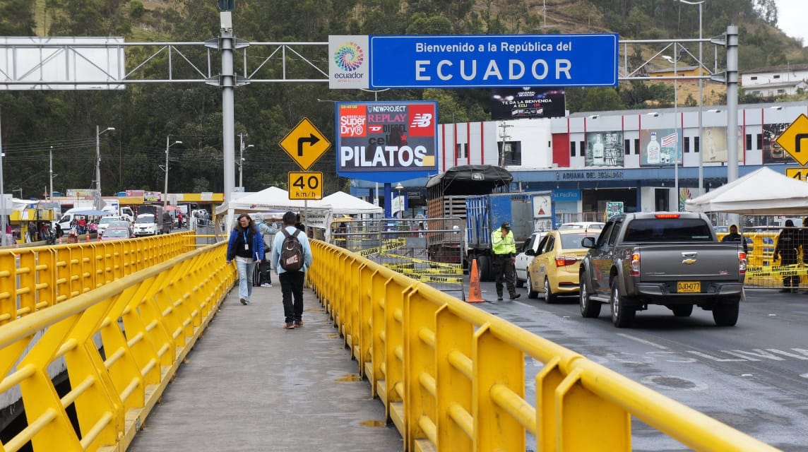El gobierno ecuatoriano refuerza el control migratorio con una nueva visa para los ciudadanos de Venezuela y otros países, más

 – Tinta clara