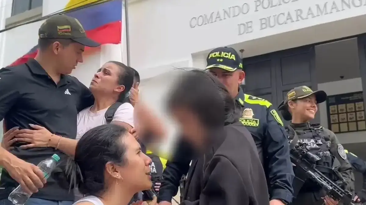 Afirmaron que era la familia FARC y extorsada

 – Tinta clara