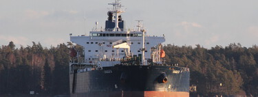 Alguien cortó cinco cables submarinos en el Báltico. Finlandia ya indica como responsable de un barco del 